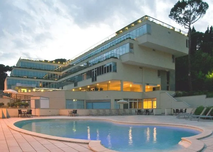 Cardinal St. Peter Hotell 4*