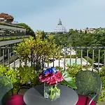 圣彼得深红酒店