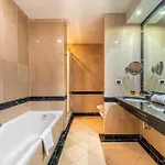 圣彼得深红酒店