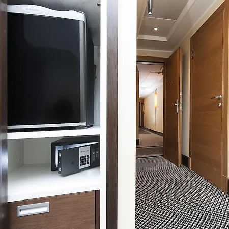 Cardinal St. Peter Hotell 4*