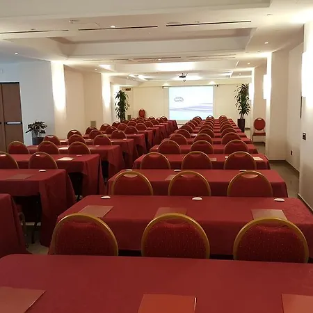 圣彼得深红酒店