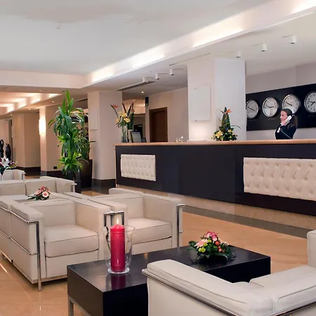 圣彼得深红酒店 酒店 4*