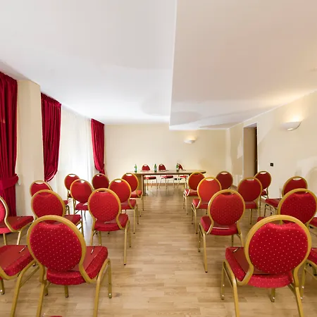 圣彼得深红酒店 酒店 4*