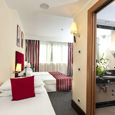 圣彼得深红酒店 4*