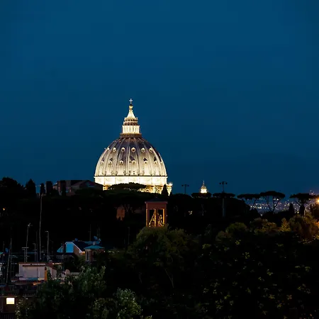 圣彼得深红酒店 4*