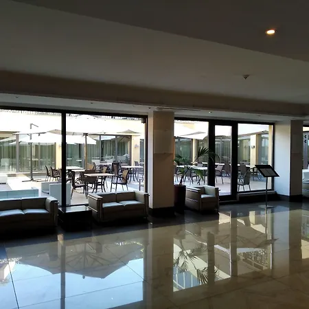 圣彼得深红酒店 酒店 4*