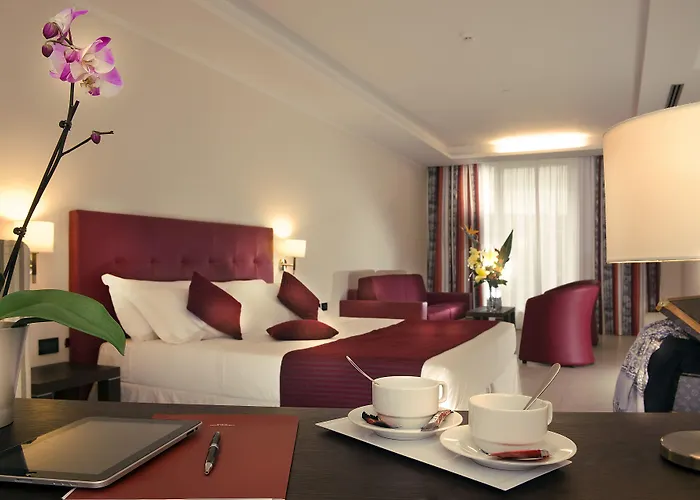 圣彼得深红酒店