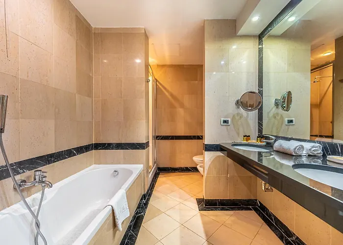 圣彼得深红酒店