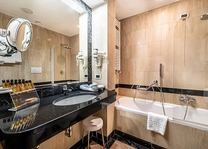 圣彼得深红酒店 酒店 4*